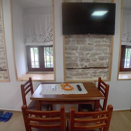 Arpet Guesthouse Gjirokastër Eksteriør billede