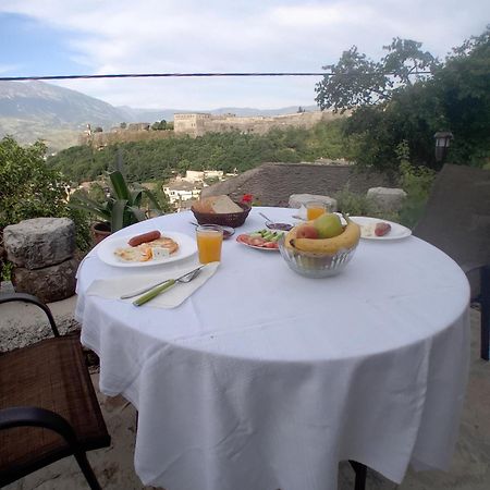 Arpet Guesthouse Gjirokastër Eksteriør billede