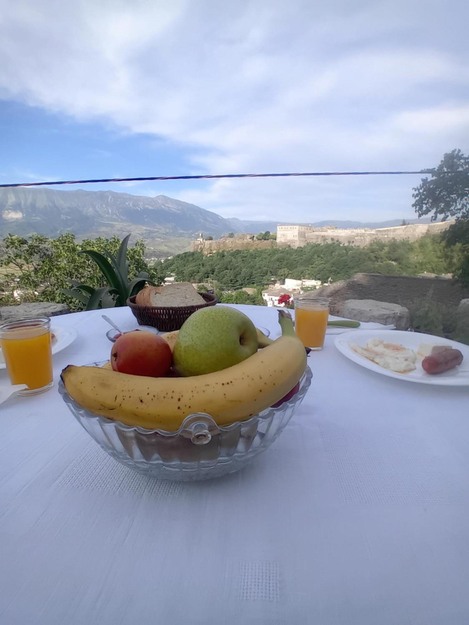 Arpet Guesthouse Gjirokastër Eksteriør billede