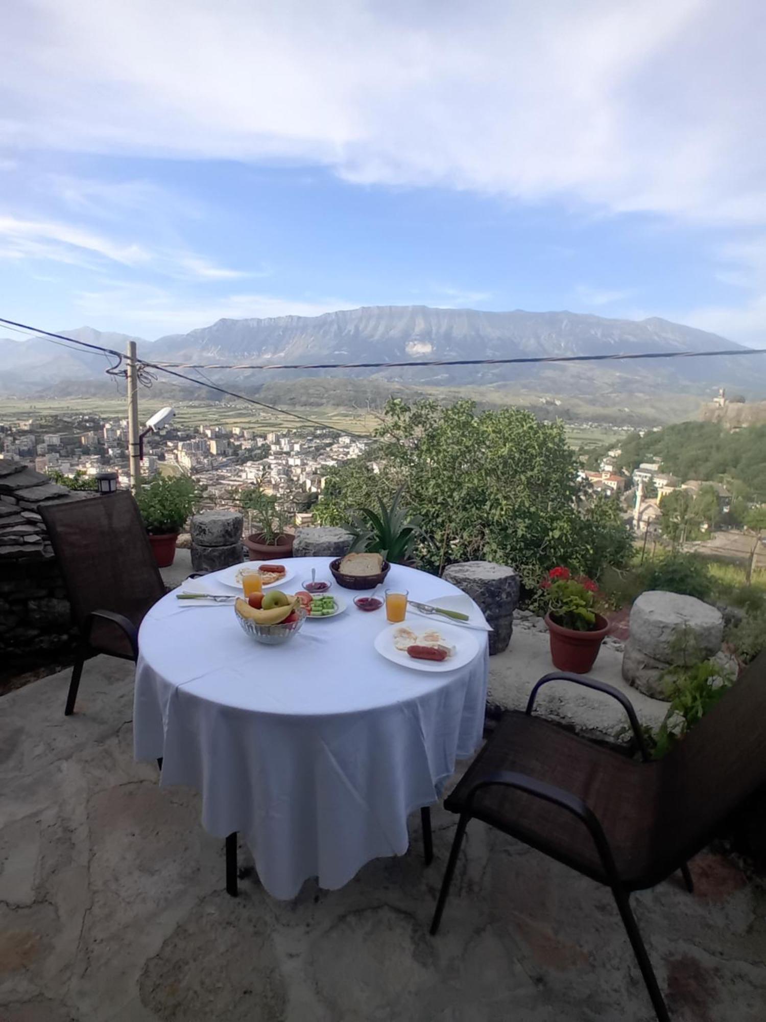 Arpet Guesthouse Gjirokastër Eksteriør billede