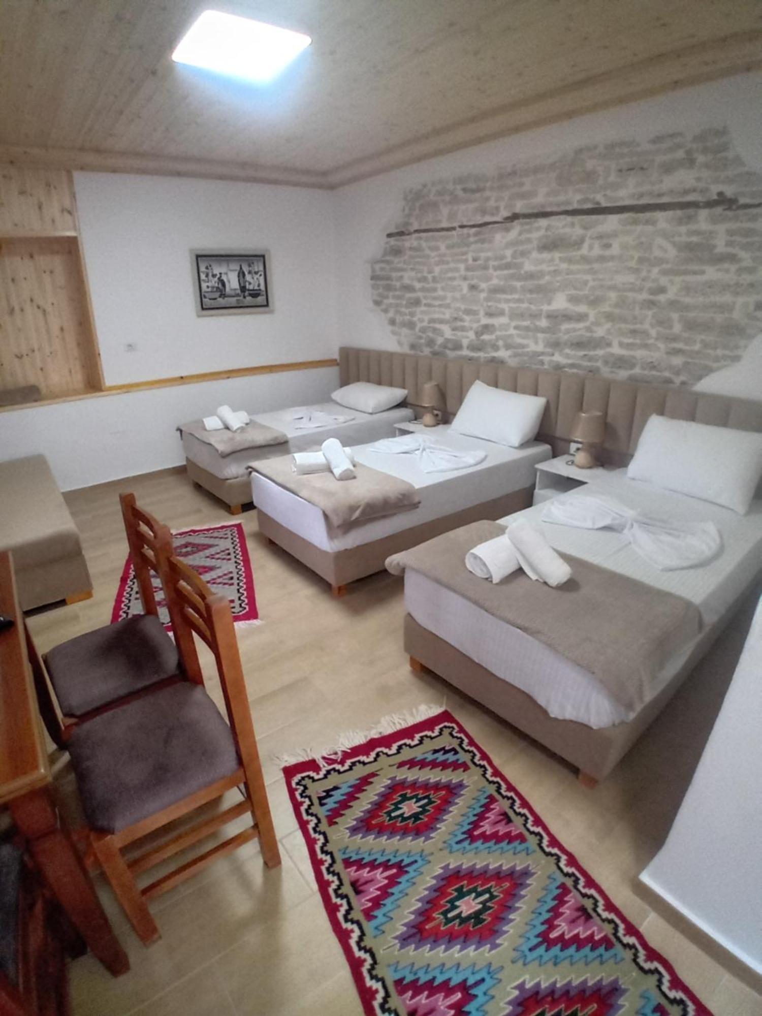 Arpet Guesthouse Gjirokastër Eksteriør billede