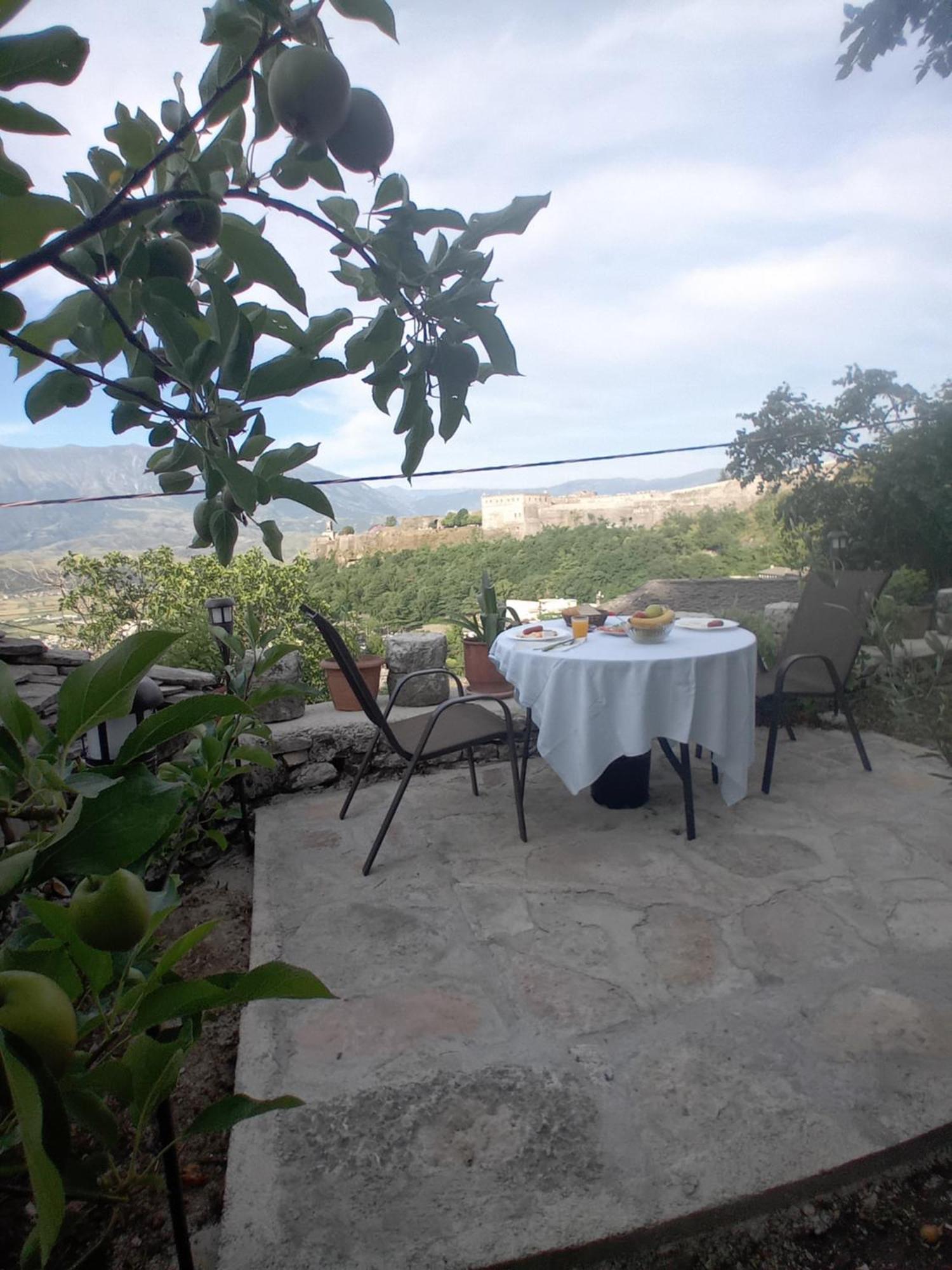Arpet Guesthouse Gjirokastër Eksteriør billede