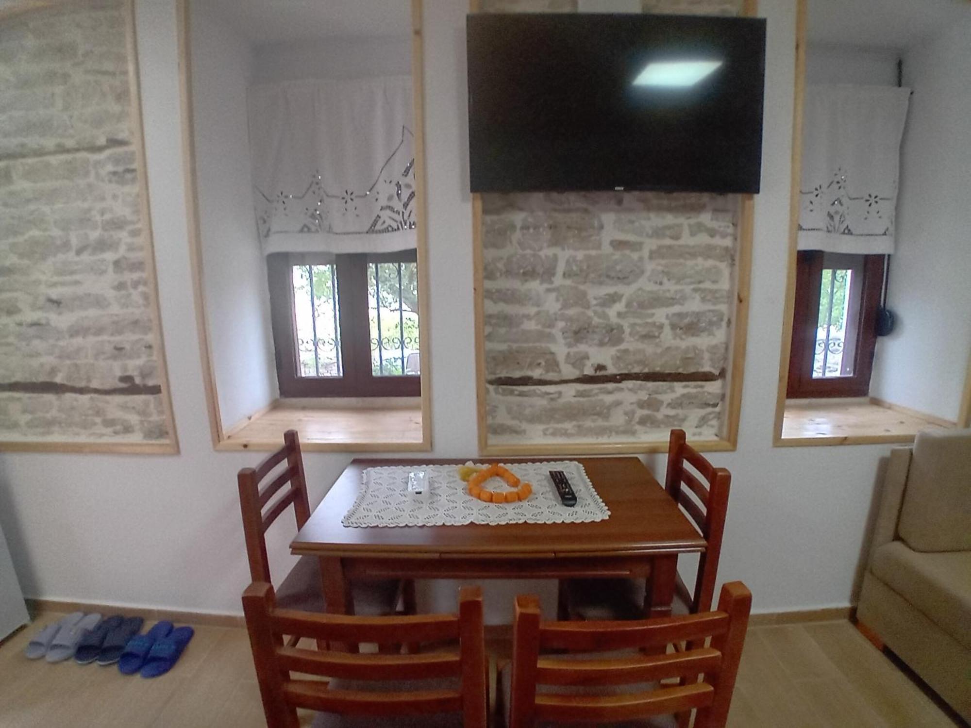 Arpet Guesthouse Gjirokastër Eksteriør billede