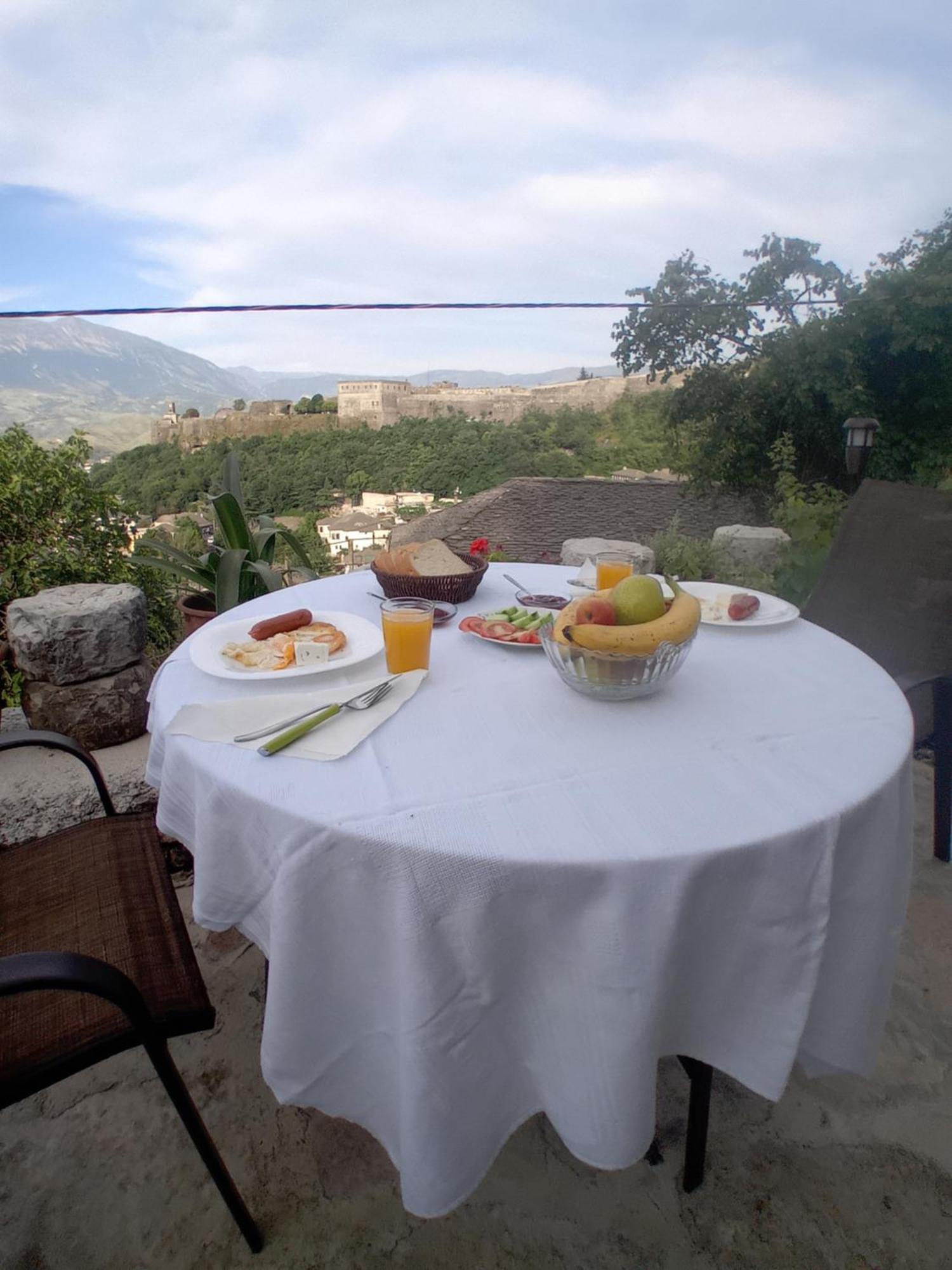 Arpet Guesthouse Gjirokastër Eksteriør billede