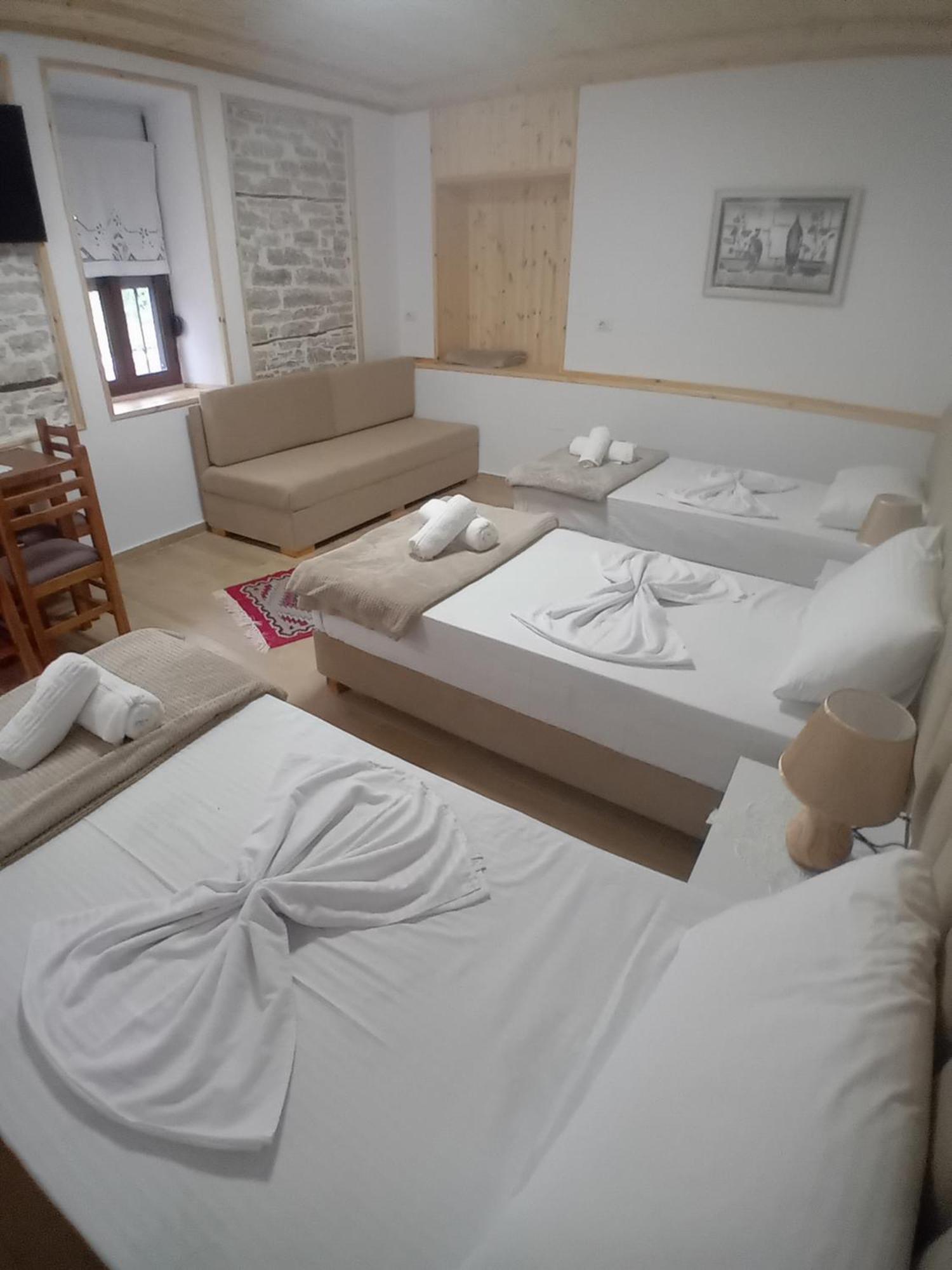 Arpet Guesthouse Gjirokastër Eksteriør billede