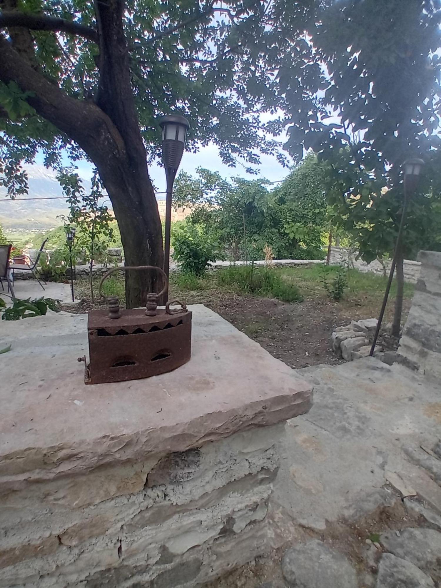 Arpet Guesthouse Gjirokastër Eksteriør billede
