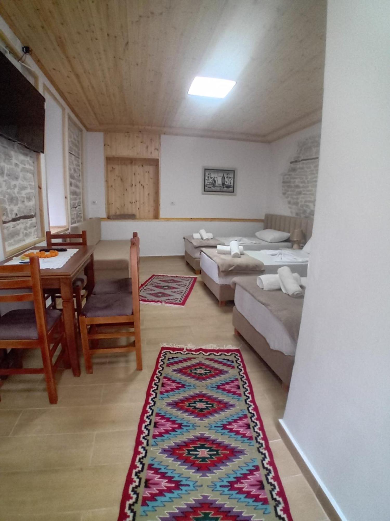 Arpet Guesthouse Gjirokastër Eksteriør billede