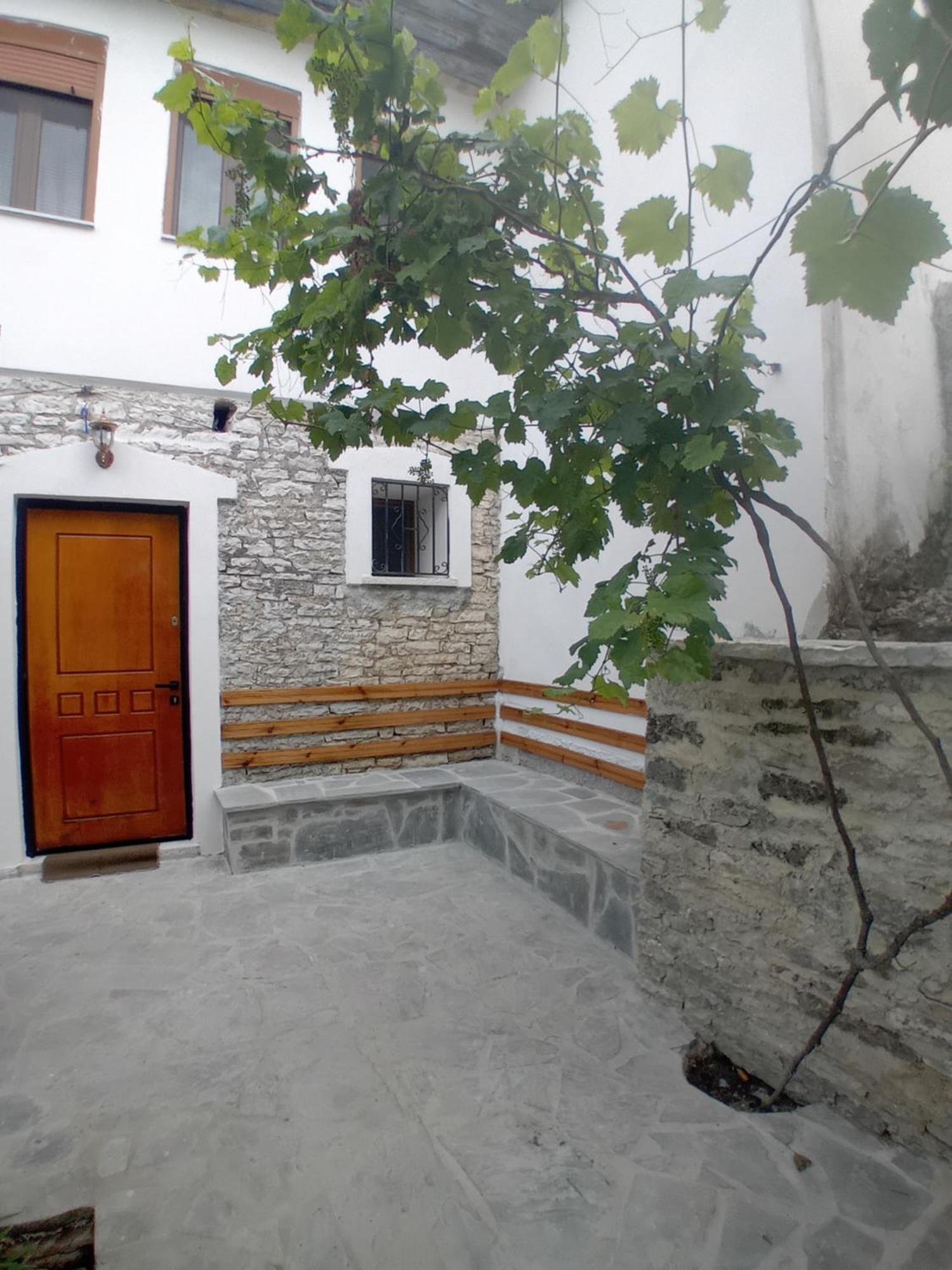 Arpet Guesthouse Gjirokastër Eksteriør billede
