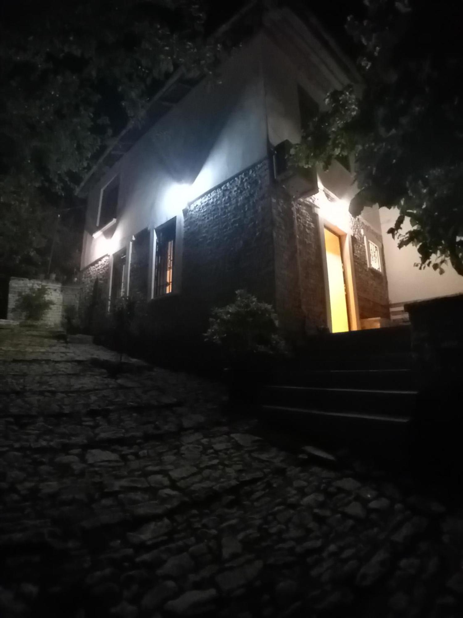 Arpet Guesthouse Gjirokastër Eksteriør billede