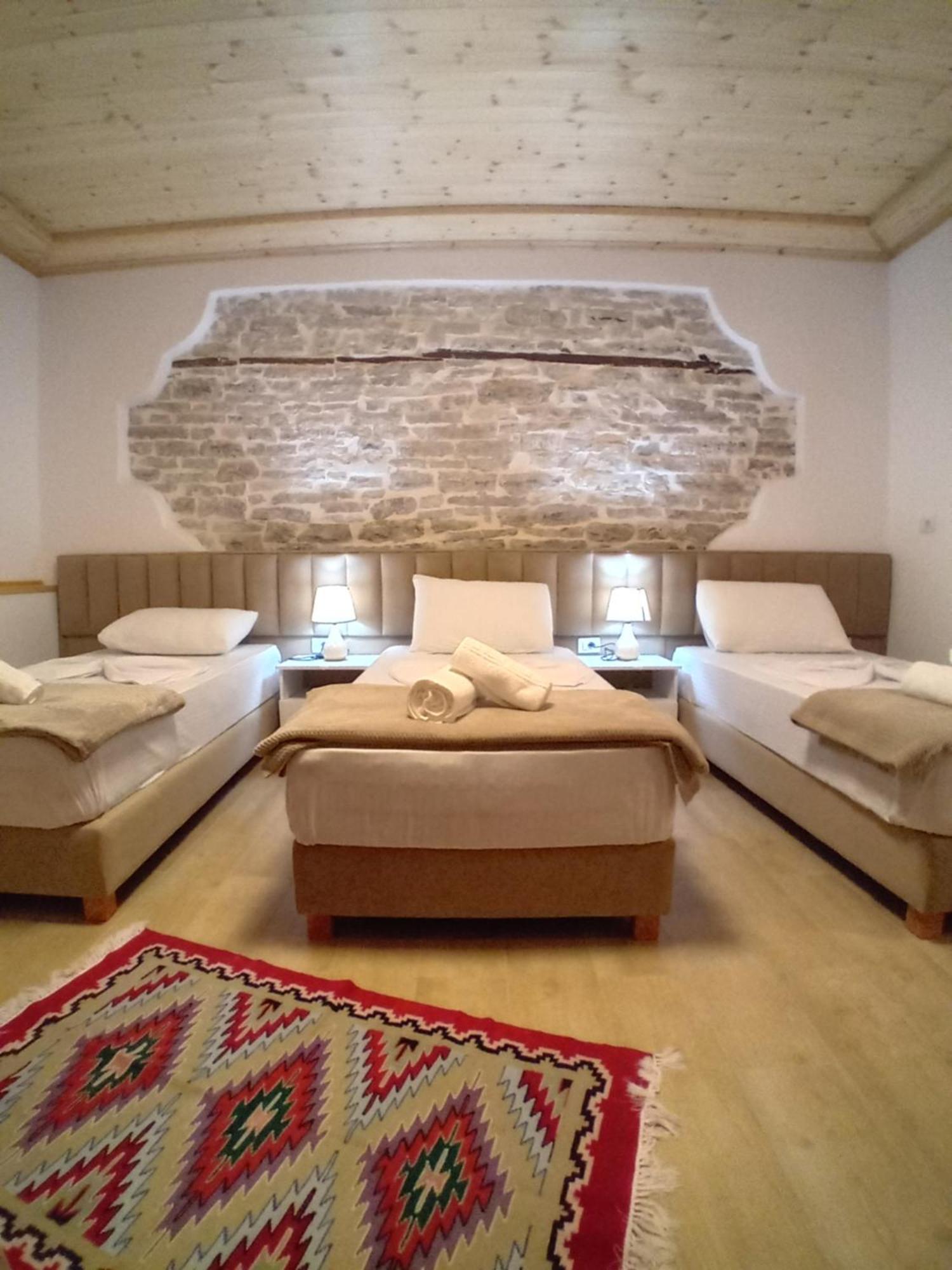 Arpet Guesthouse Gjirokastër Eksteriør billede