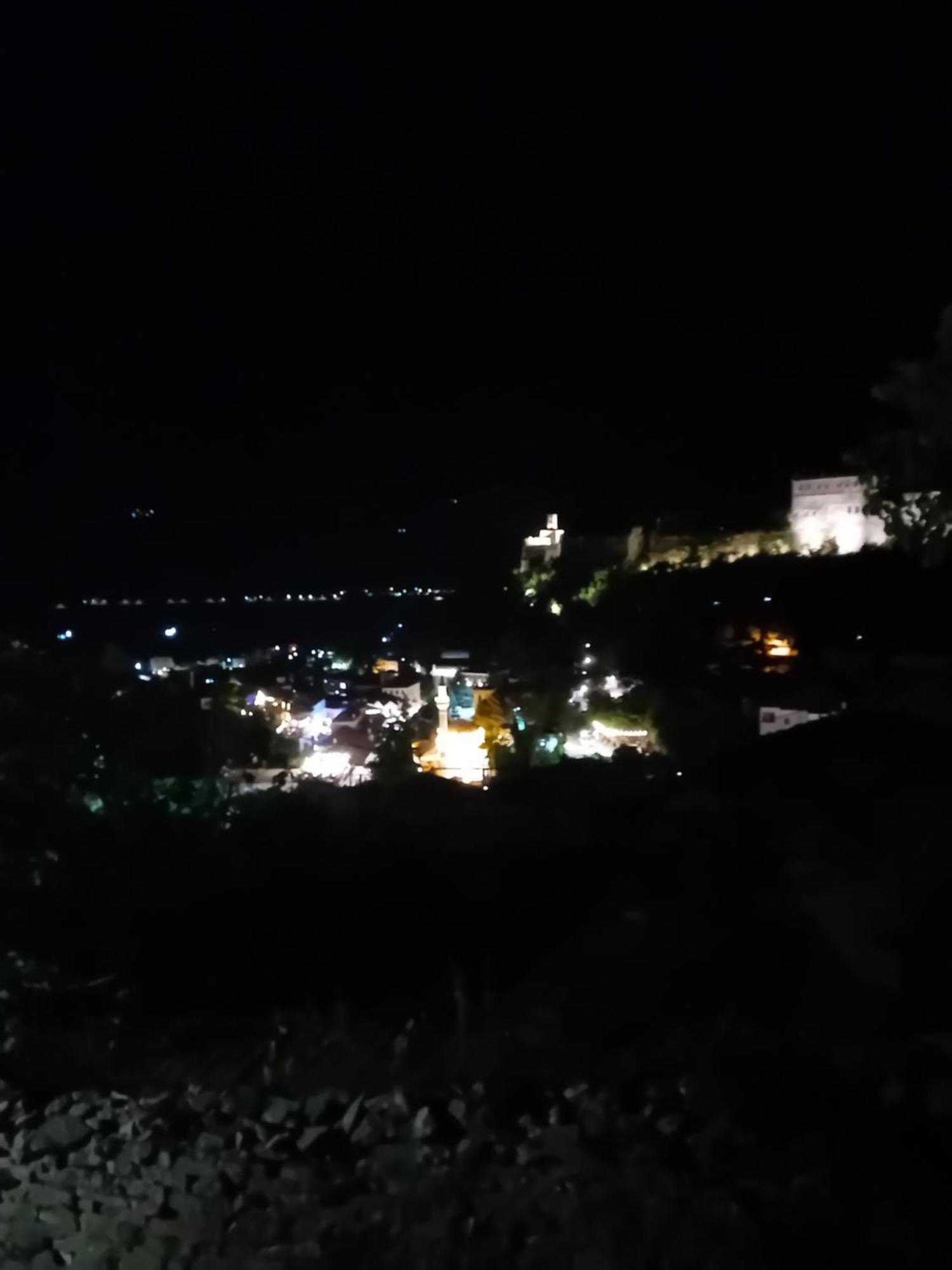 Arpet Guesthouse Gjirokastër Eksteriør billede