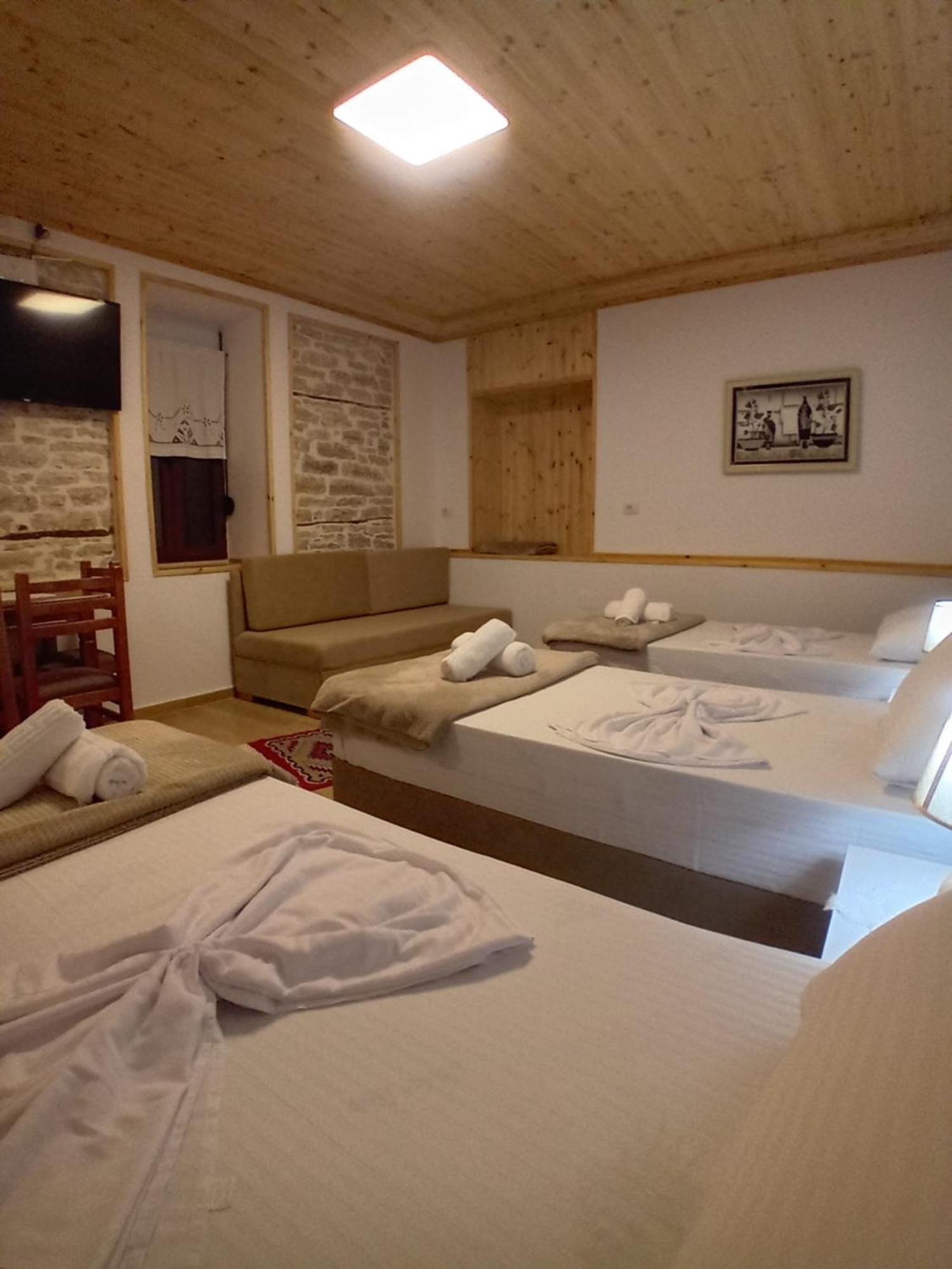 Arpet Guesthouse Gjirokastër Eksteriør billede
