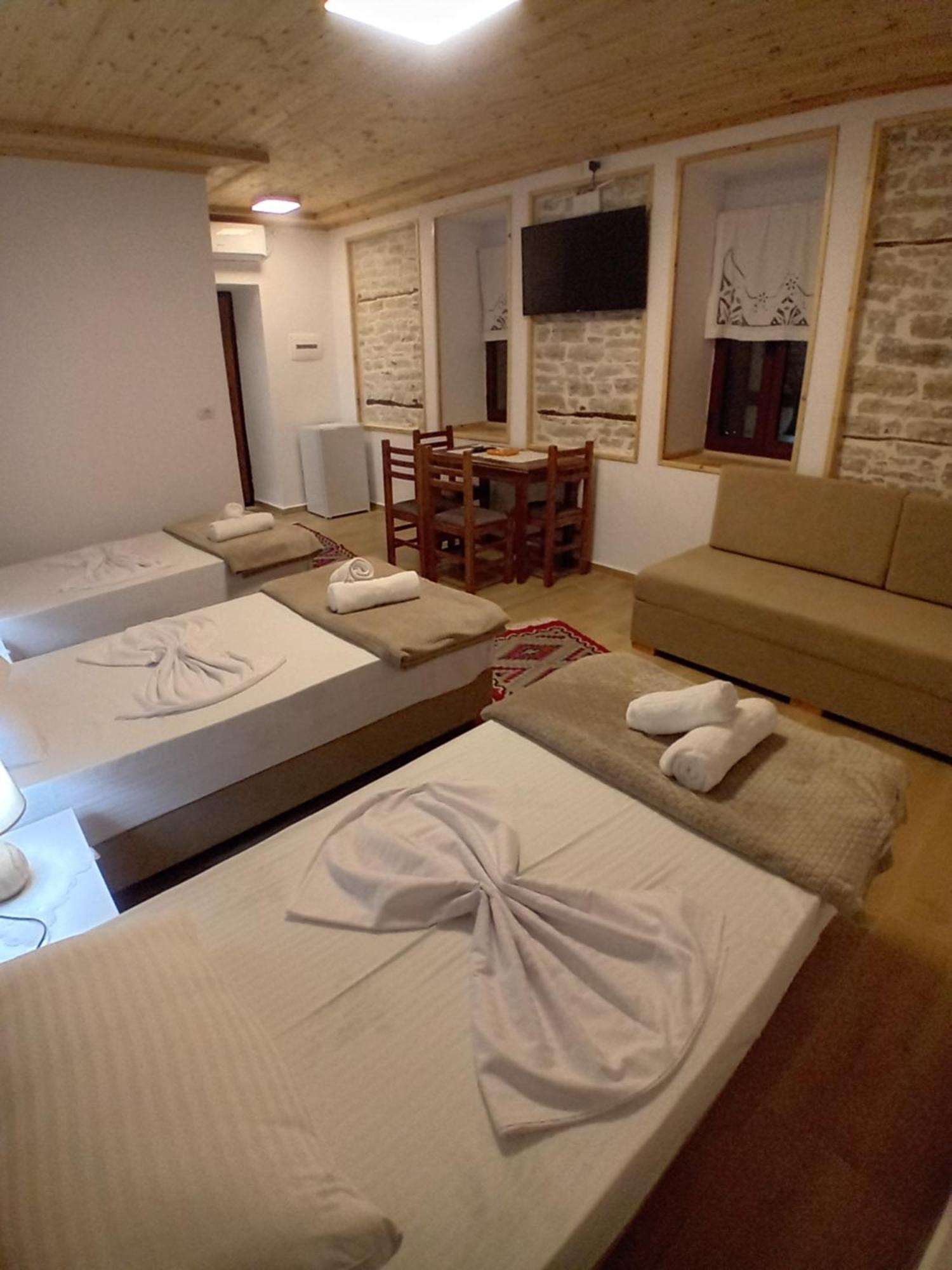 Arpet Guesthouse Gjirokastër Eksteriør billede