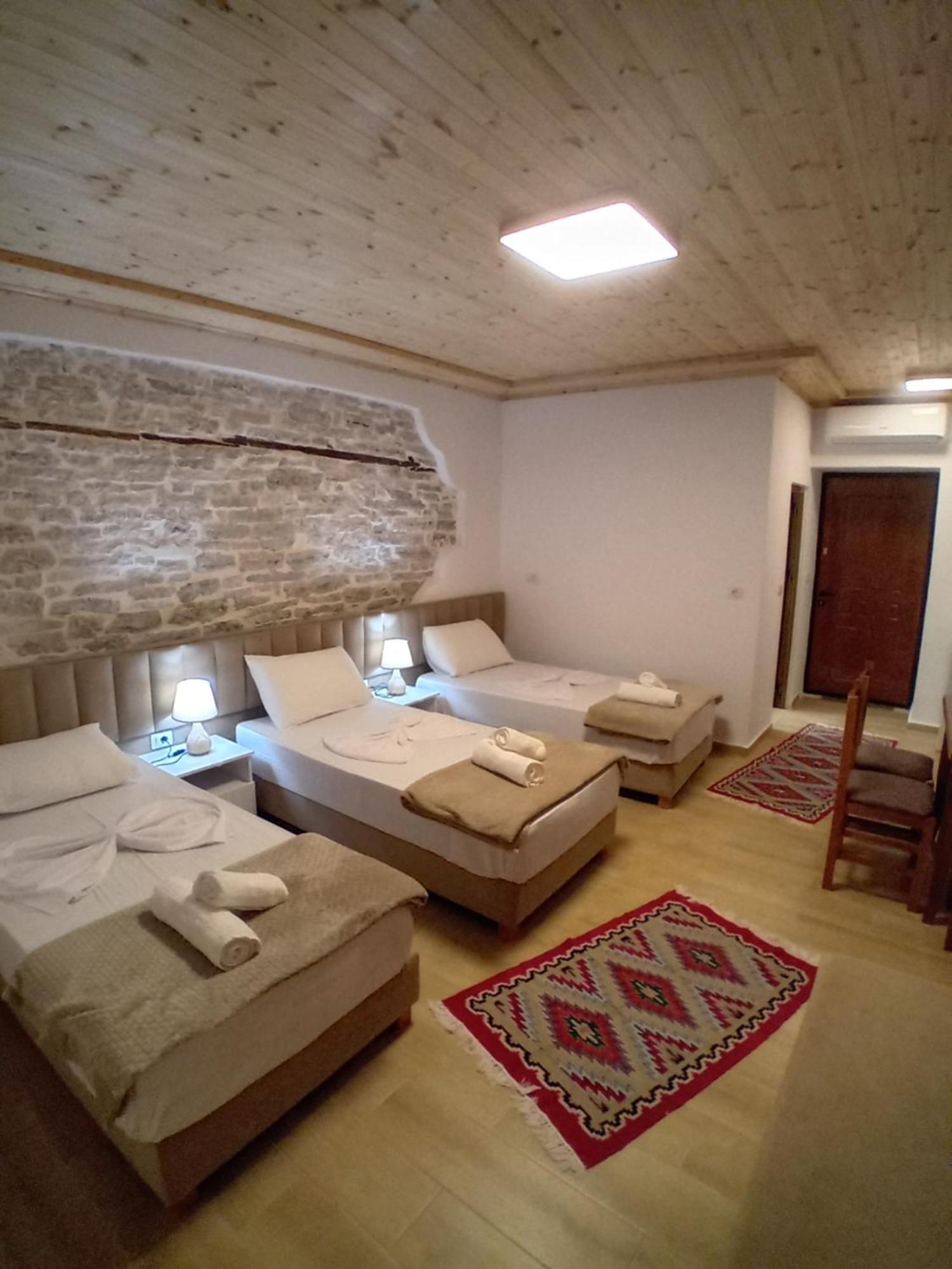 Arpet Guesthouse Gjirokastër Eksteriør billede