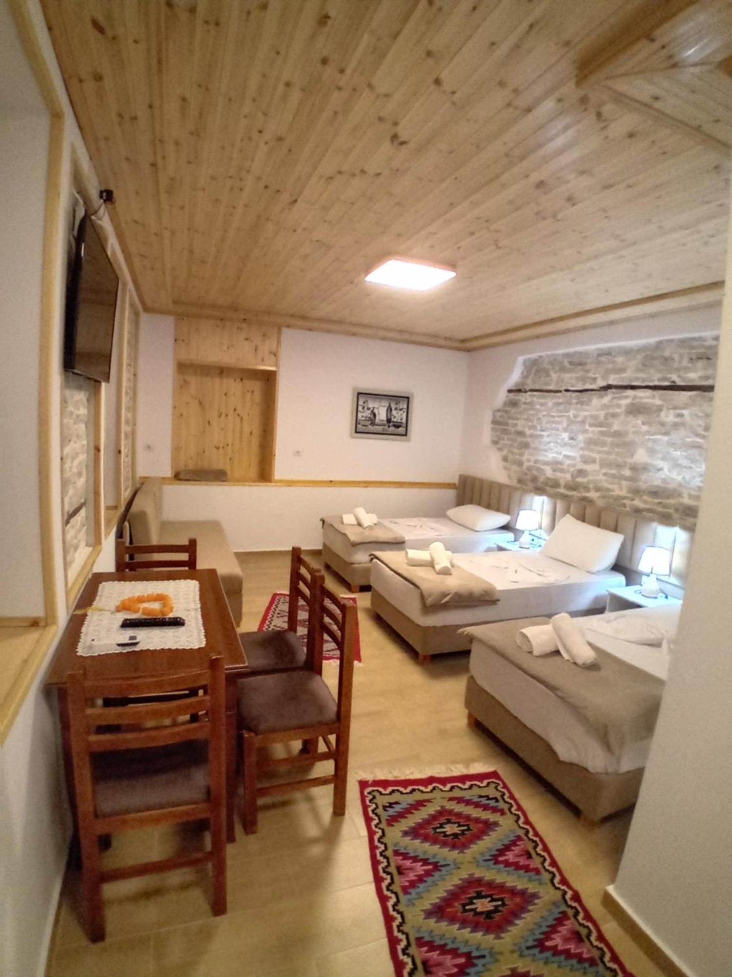 Arpet Guesthouse Gjirokastër Eksteriør billede